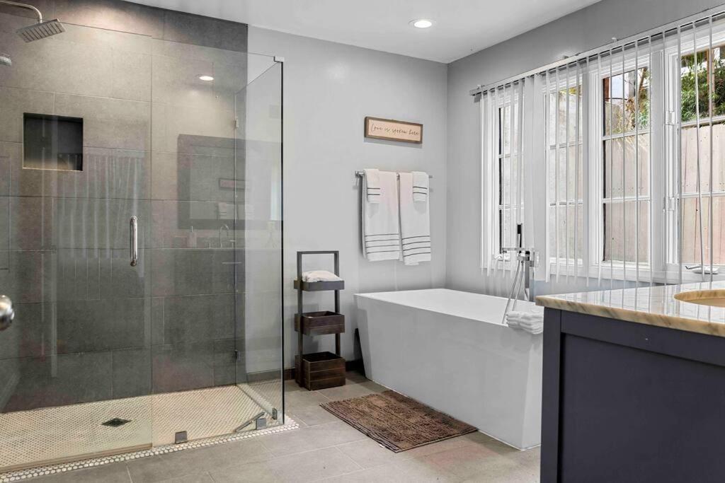 Stunning Mediterranean Mansion In Laurel Canyon Los Angeles Kültér fotó